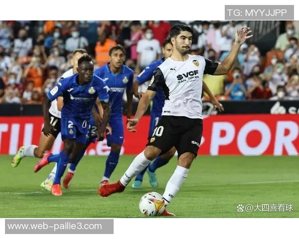 塞维利亚与巴塞尔激战在即球迷期待精彩对决与历史交锋 塞维利亚与巴塞尔激战在即球迷期待精彩对决与历史交锋