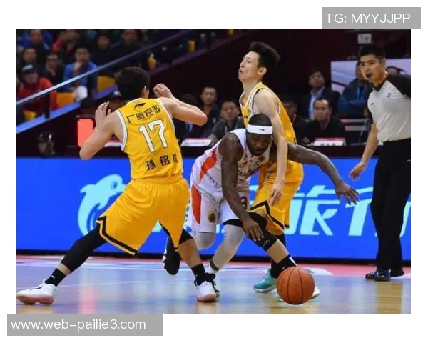 广州男篮与奇才精彩对决回顾赛场瞬间与球员表现分析